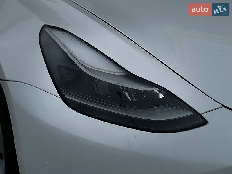 Седан Tesla Model 3 2022 в Львові