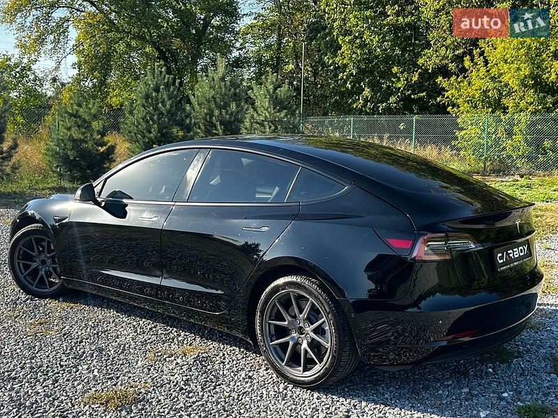 Седан Tesla Model 3 2021 в Львове