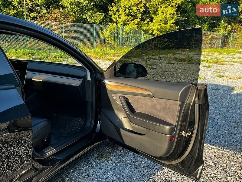 Седан Tesla Model 3 2021 в Львове