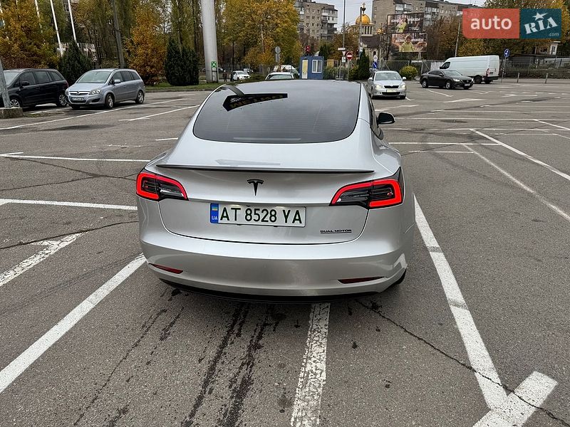 Седан Tesla Model 3 2022 в Ивано-Франковске