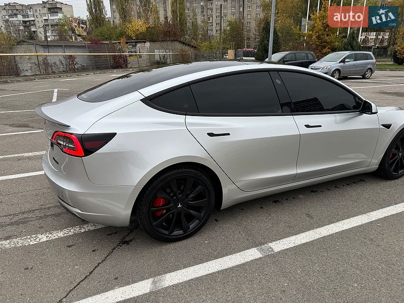 Седан Tesla Model 3 2022 в Ивано-Франковске