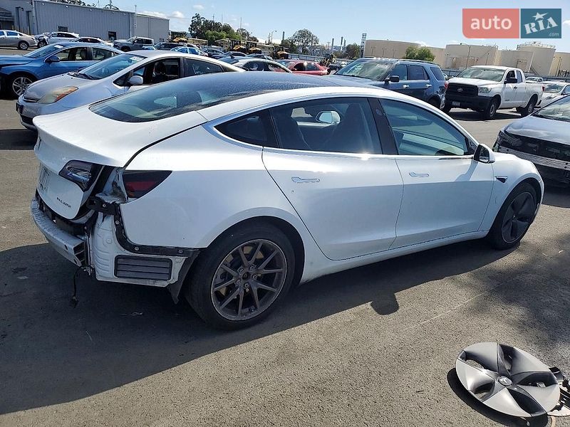 Седан Tesla Model 3 2018 в Одесі