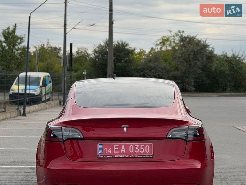 Седан Tesla Model 3 2022 в Черкассах
