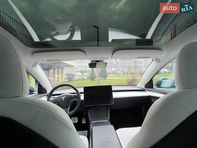 Седан Tesla Model 3 2022 в Львове