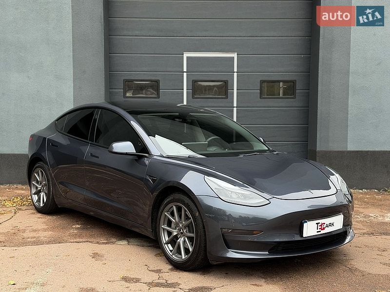 Седан Tesla Model 3 2022 в Києві