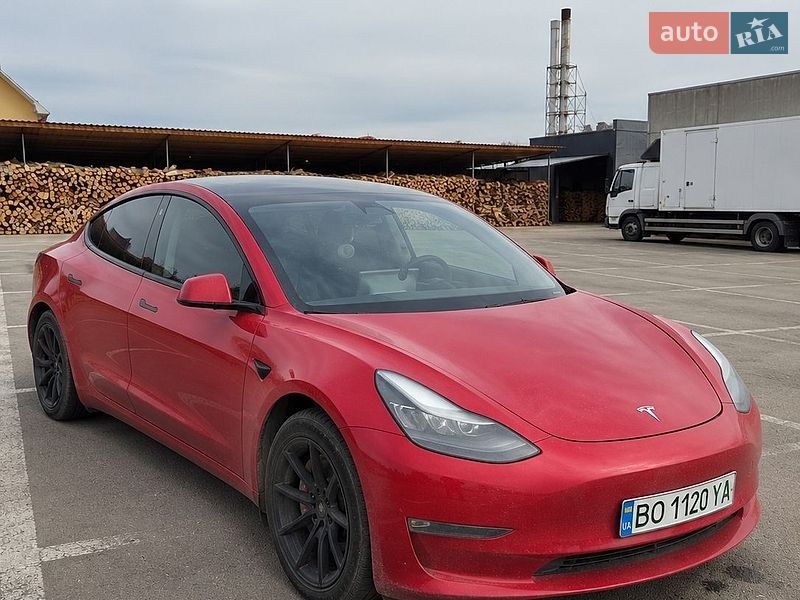Седан Tesla Model 3 2020 в Львові