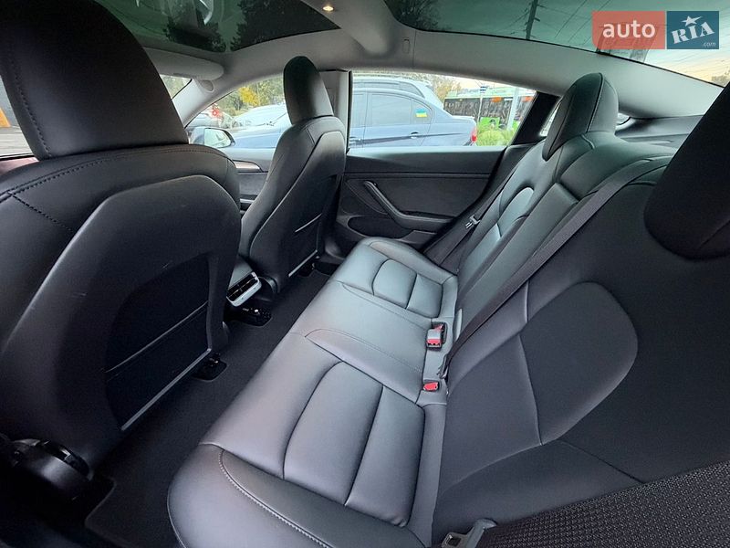 Седан Tesla Model 3 2023 в Харкові