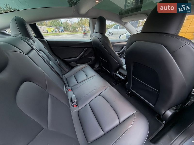 Седан Tesla Model 3 2023 в Харкові