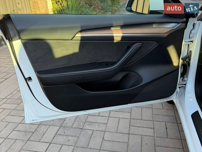 Седан Tesla Model 3 2023 в Нововолынске фото 19 Седан Tesla Model 3 2023 в Нововолынске