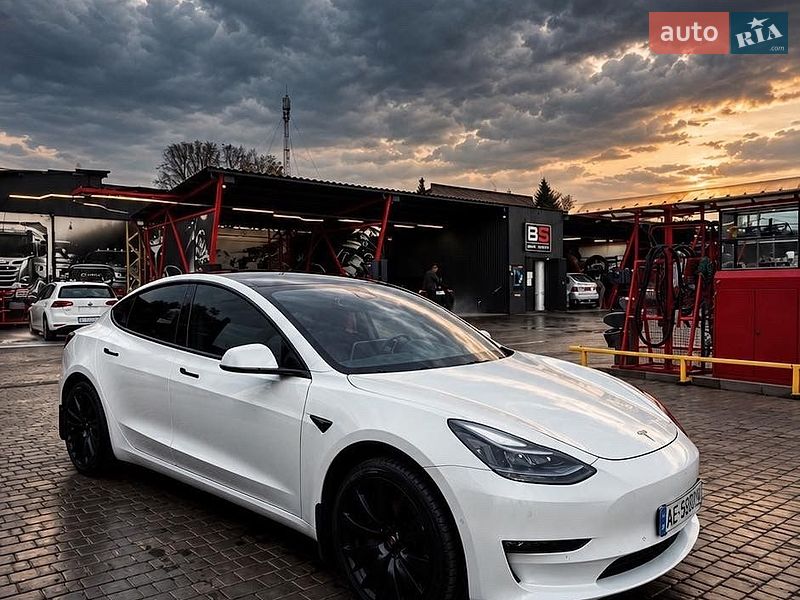 Седан Tesla Model 3 2021 в Кривом Роге