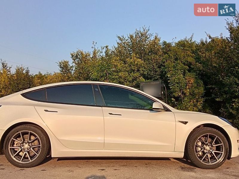 Tesla Model 3 2021