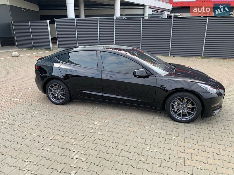 Седан Tesla Model 3 2022 в Києві