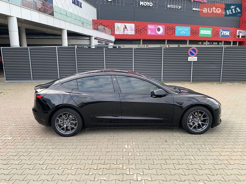 Седан Tesla Model 3 2022 в Києві