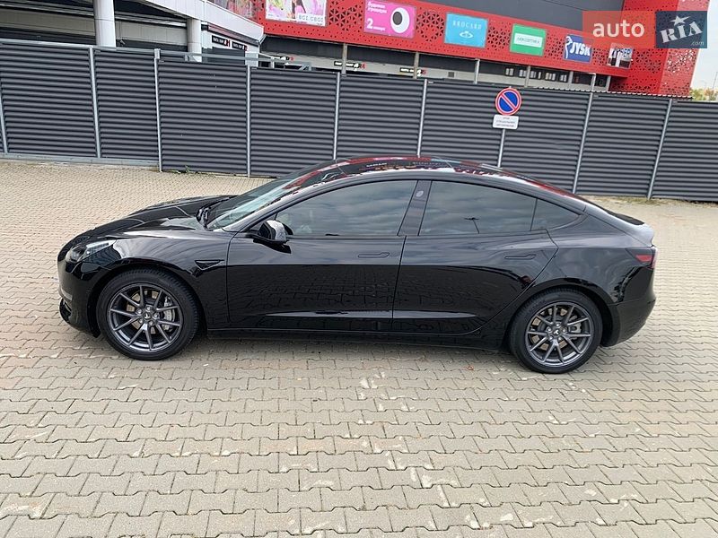 Седан Tesla Model 3 2022 в Києві