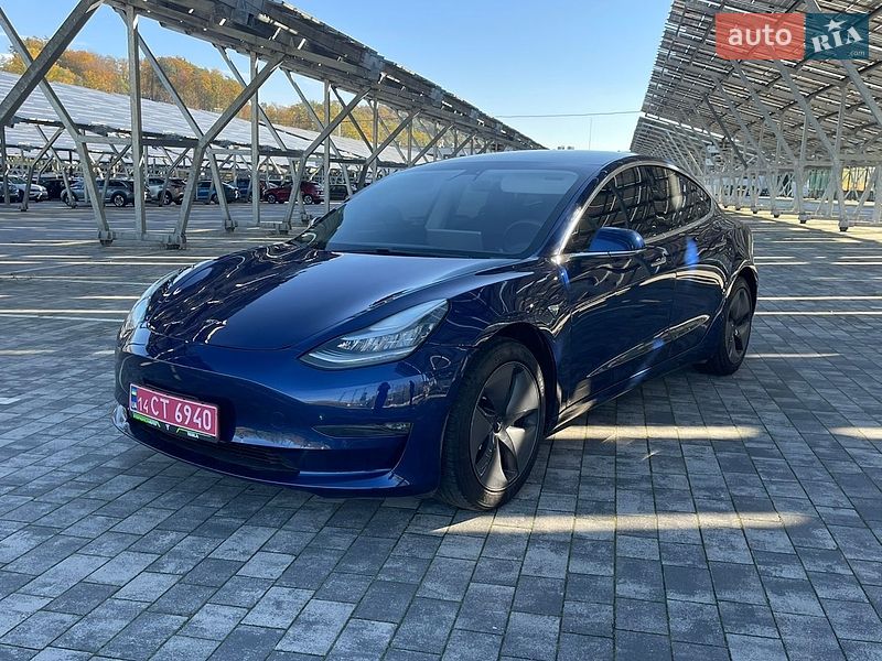 Седан Tesla Model 3 2019 в Львові