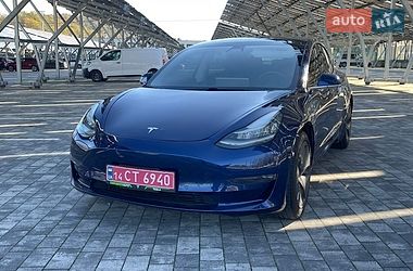 Седан Tesla Model 3 2019 в Львові