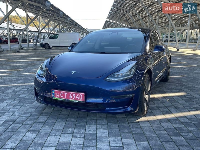 Седан Tesla Model 3 2019 в Львові