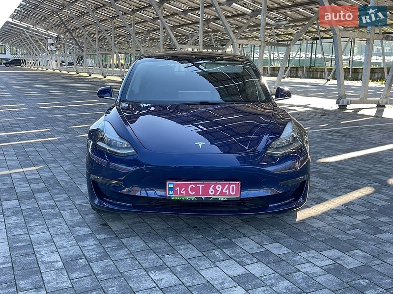 Седан Tesla Model 3 2019 в Львові