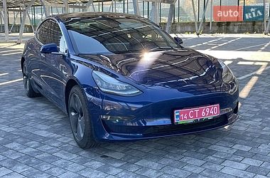 Седан Tesla Model 3 2019 в Львові