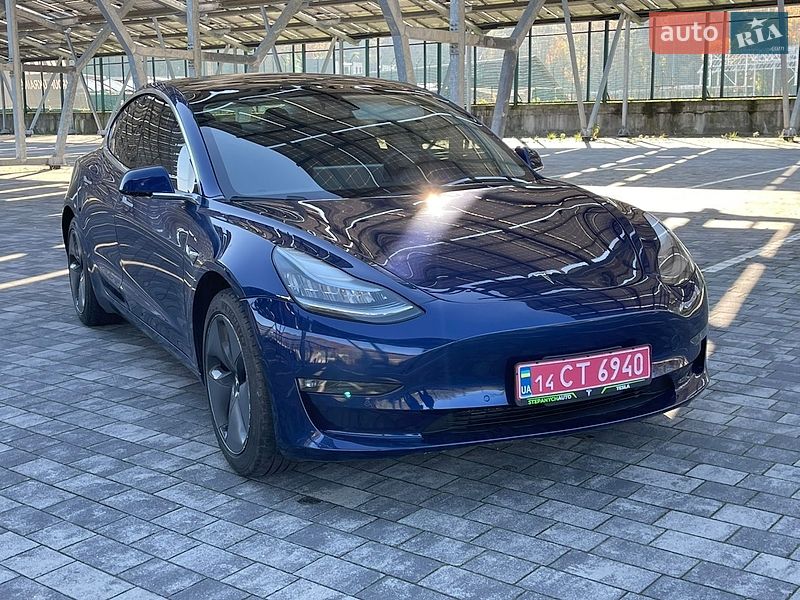 Седан Tesla Model 3 2019 в Львові