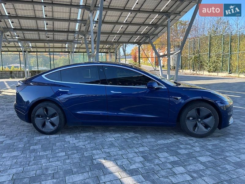 Седан Tesla Model 3 2019 в Львові
