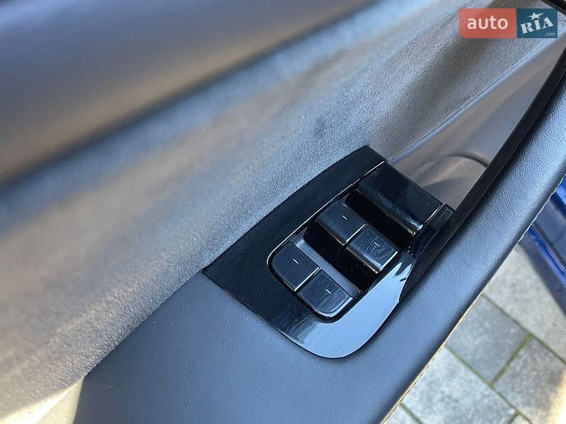Седан Tesla Model 3 2019 в Львові