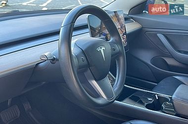 Седан Tesla Model 3 2019 в Львові
