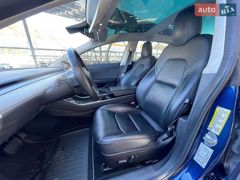Седан Tesla Model 3 2019 в Львові