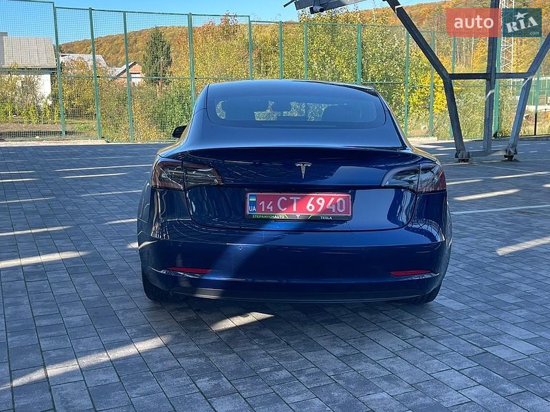 Седан Tesla Model 3 2019 в Львові
