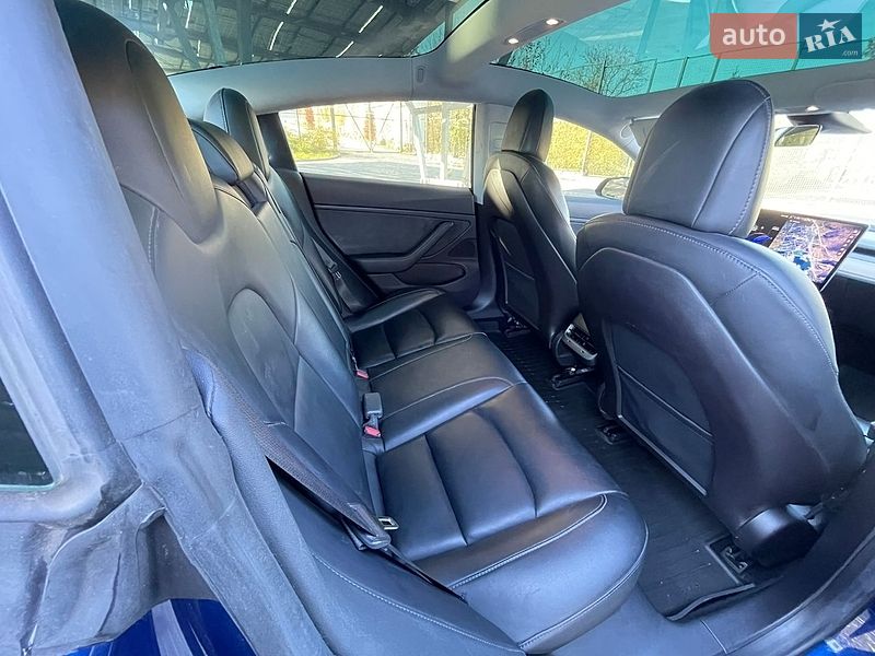 Седан Tesla Model 3 2019 в Львові