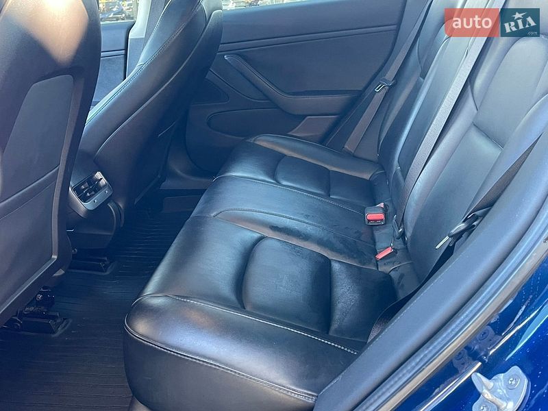 Седан Tesla Model 3 2019 в Львові