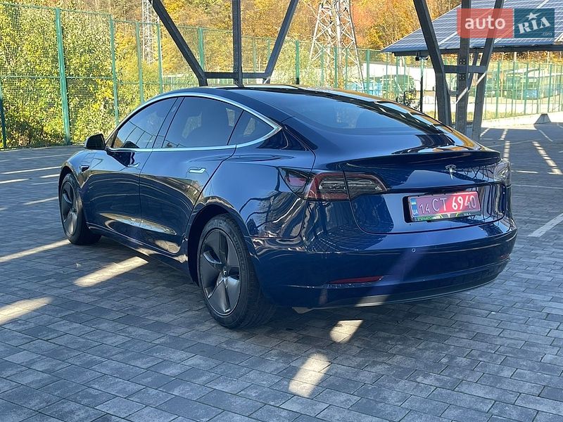 Седан Tesla Model 3 2019 в Львові