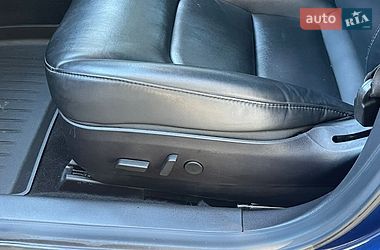 Седан Tesla Model 3 2019 в Львові