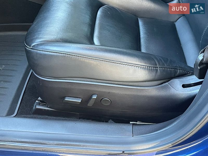 Седан Tesla Model 3 2019 в Львові