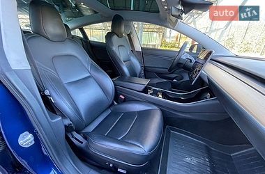 Седан Tesla Model 3 2019 в Львові