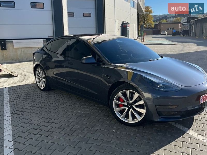 Седан Tesla Model 3 2020 в Львові