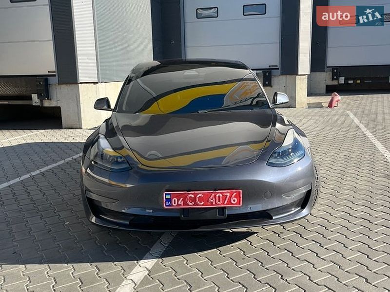 Седан Tesla Model 3 2020 в Львові