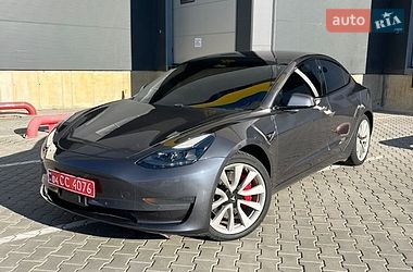 Седан Tesla Model 3 2020 в Львові