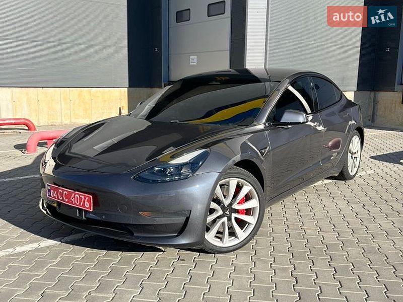 Седан Tesla Model 3 2020 в Львові