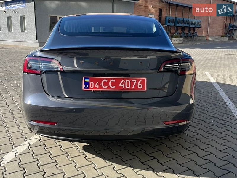 Седан Tesla Model 3 2020 в Львові