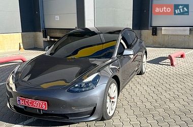 Седан Tesla Model 3 2020 в Львові