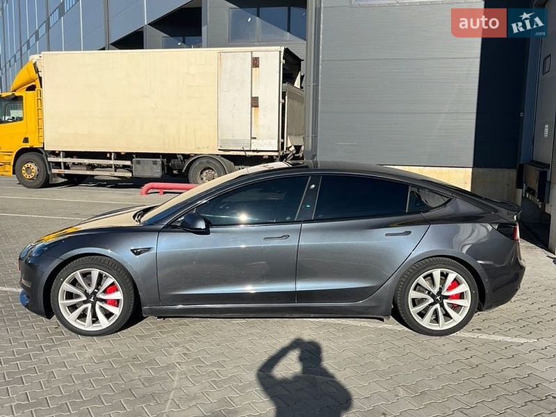 Седан Tesla Model 3 2020 в Львові