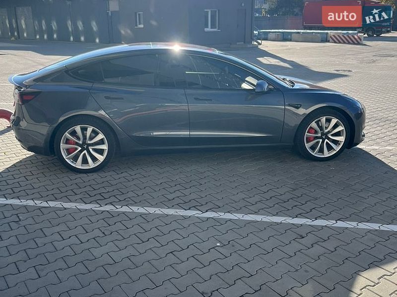 Седан Tesla Model 3 2020 в Львові