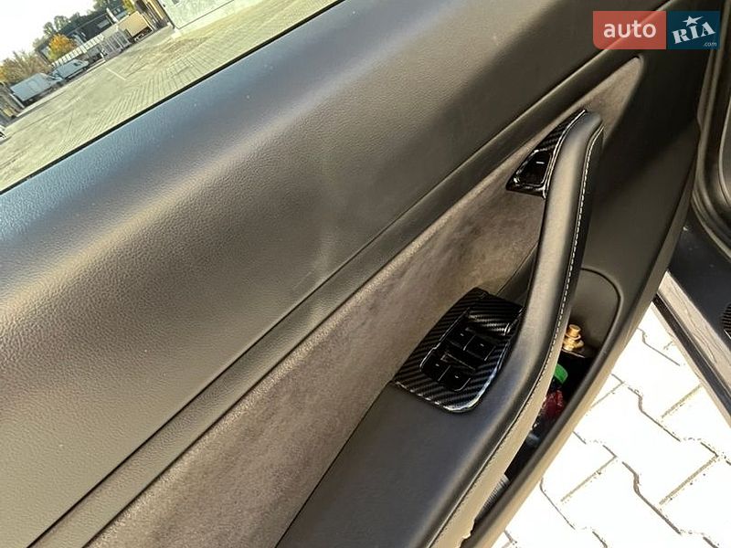 Седан Tesla Model 3 2020 в Львові