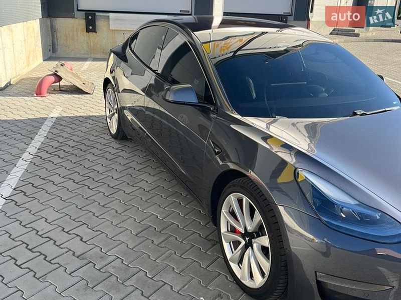 Седан Tesla Model 3 2020 в Львові