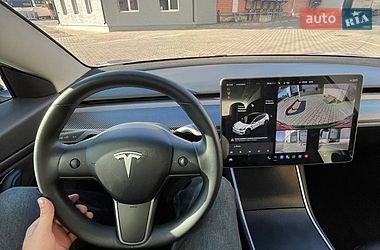 Седан Tesla Model 3 2020 в Львові