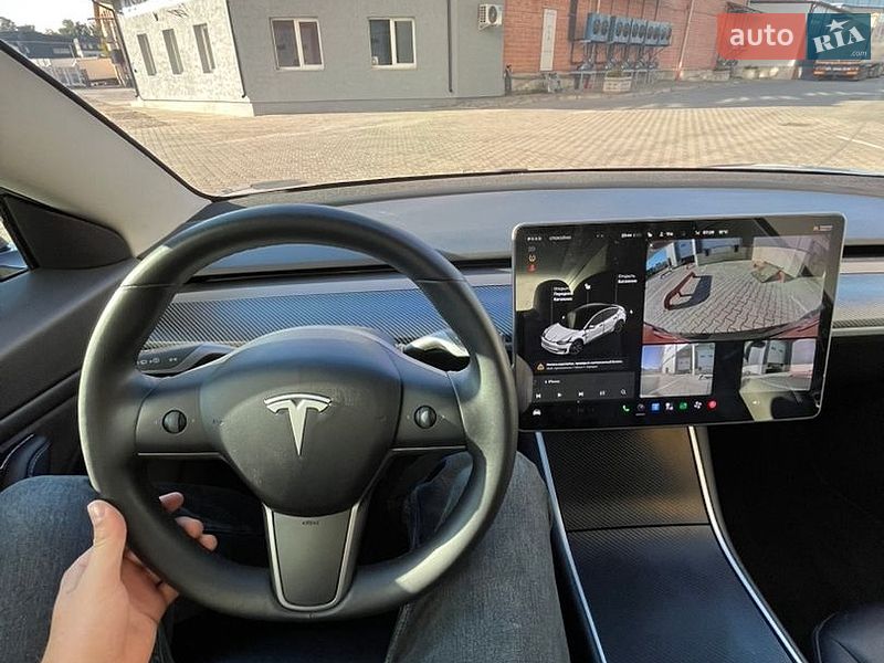 Седан Tesla Model 3 2020 в Львові