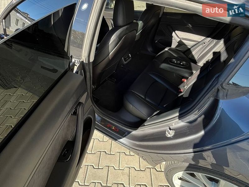 Седан Tesla Model 3 2020 в Львові