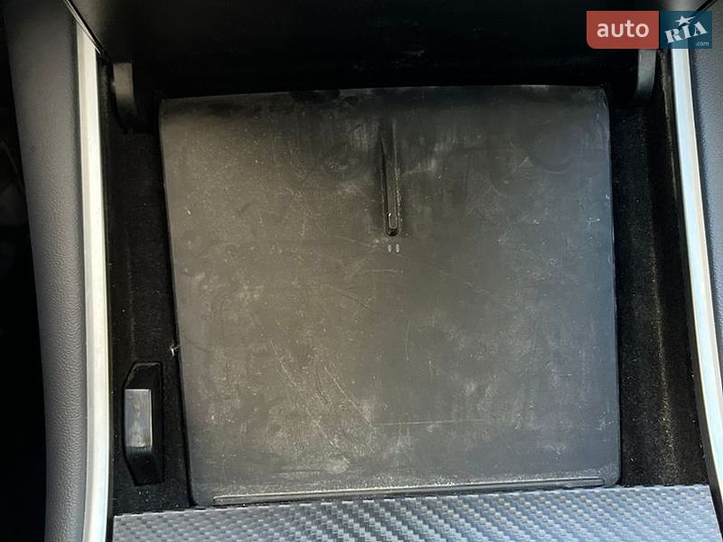 Седан Tesla Model 3 2020 в Львові