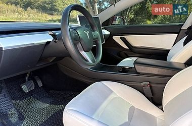 Седан Tesla Model 3 2020 в Львові